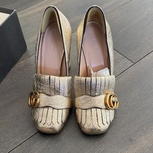 Authentic gorgeous Gucci Gold Marmont leather heels size 6. Worn once.